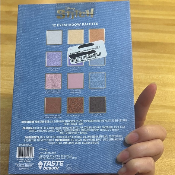 #1172+ Disney Stitch Eyeshadow Palette - Picture 2 of 6
